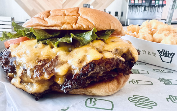 https://www.dinesarasota.com/wp-content/uploads/2023/08/SHAKE-SHACK-BURGER-600PX-JPG.jpg